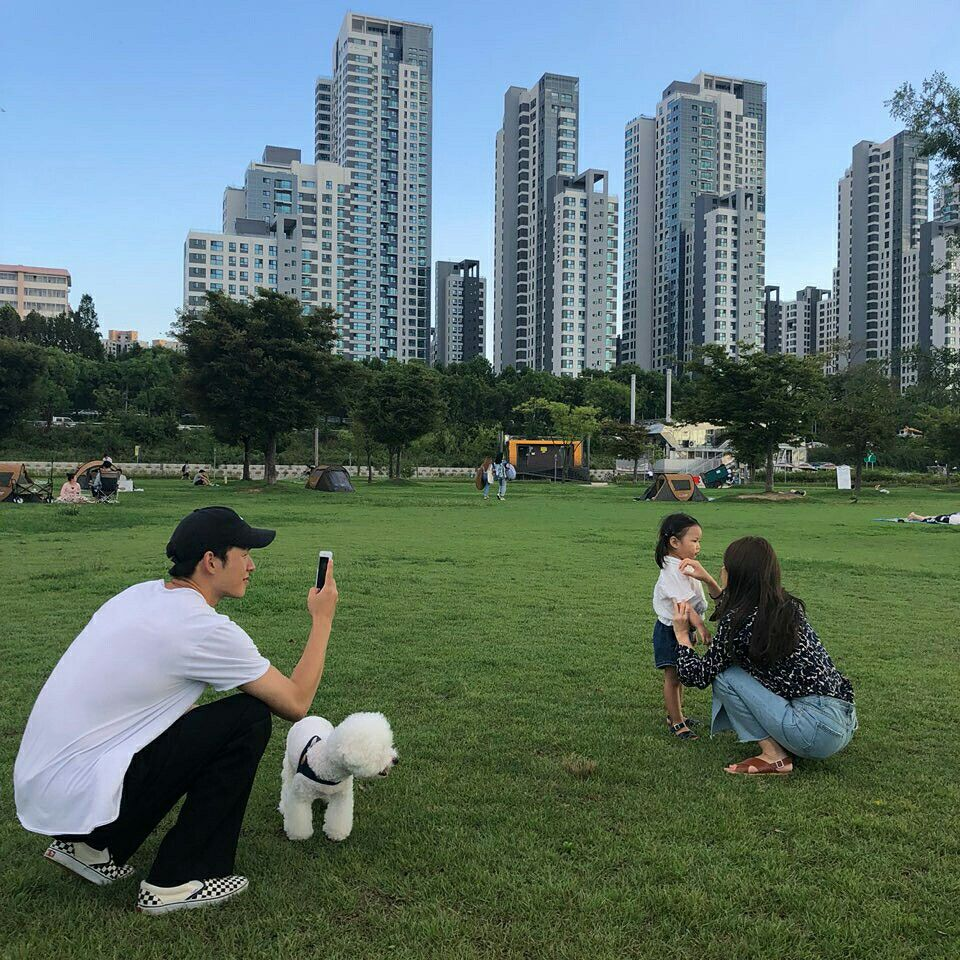 Hai vợ chồng ở Hà Nội, thu nhập 70 triệu/tháng vẫn không có đồng tiết kiệm nào: Có nên "tất tay" vay 100% để mua nhà?- Ảnh 1.