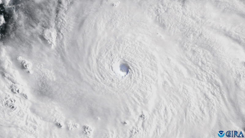 Siêu bão đáng sợ nhanh nhất năm nay đã xuất hiện: Vệ tinh ghi lại cảnh tượng kỳ dị- Ảnh 1.