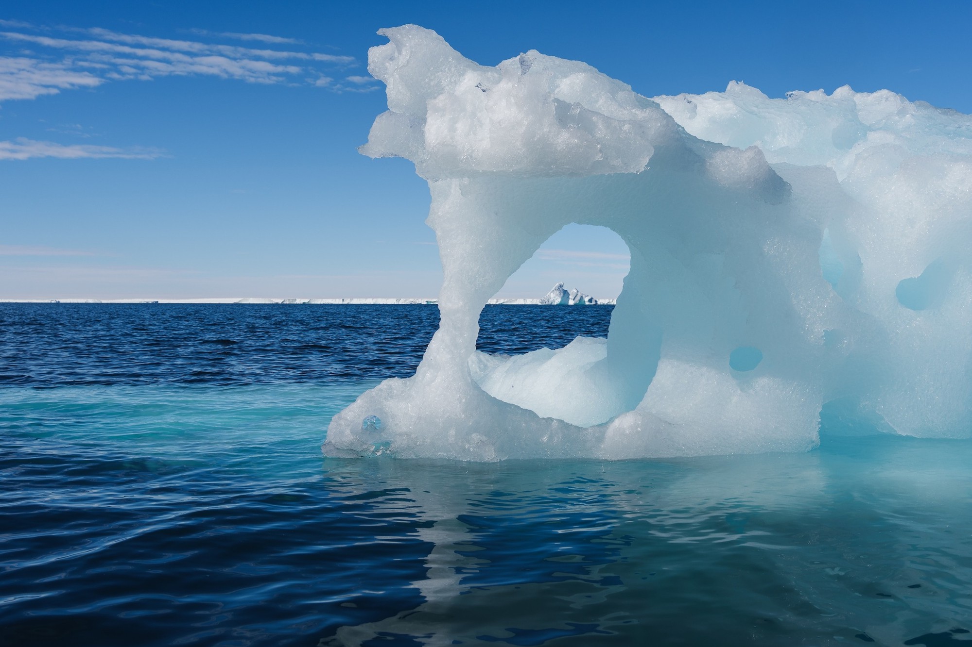 Tảng băng khổng lồ ở Nam Cực vừa vỡ ra, bên dưới là cảnh tượng con người chưa từng chứng kiến từ trước đến nay- Ảnh 2.