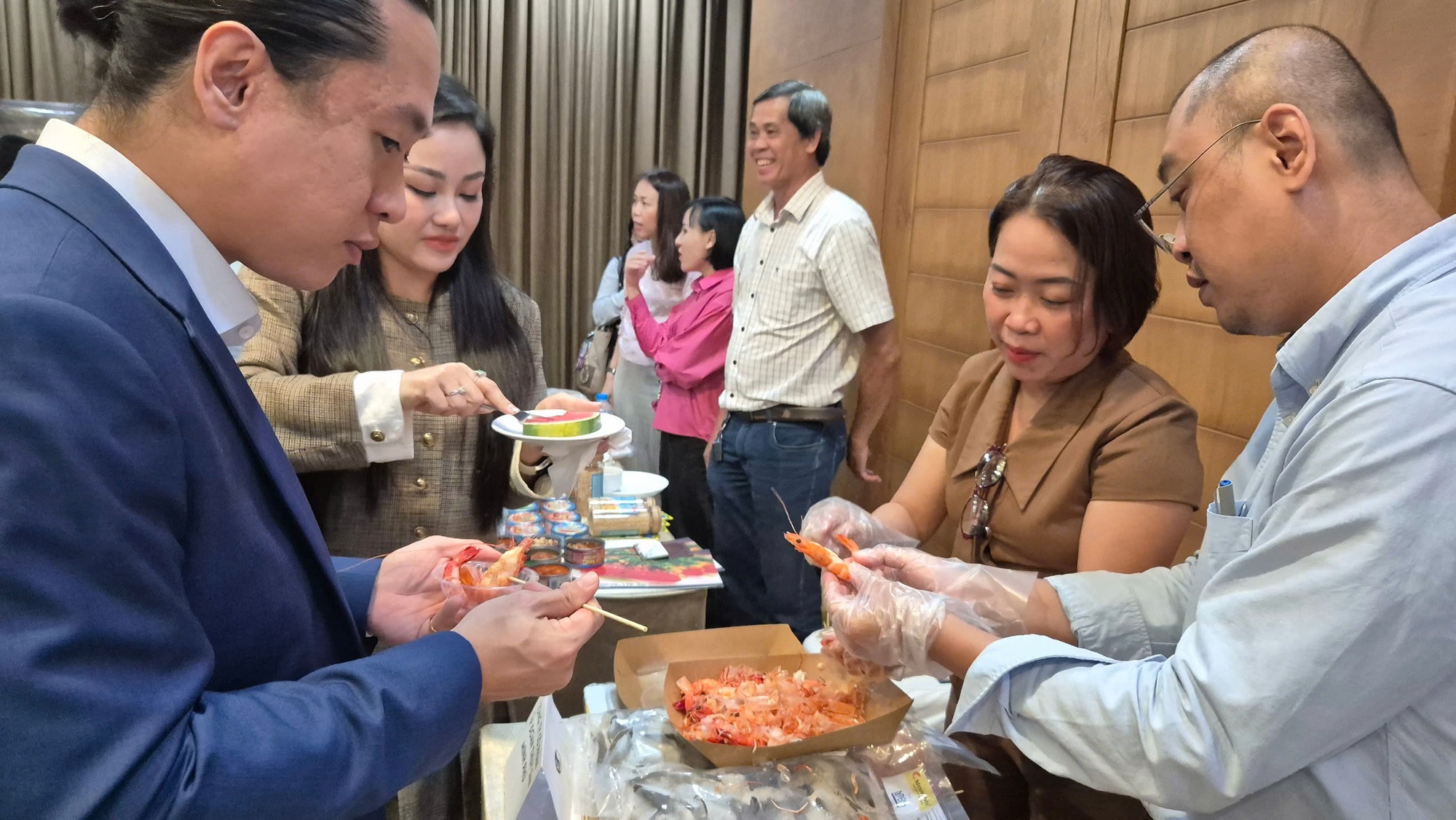 Thủy sản cao cấp khó tiêu thụ nội địa - Ảnh 1. Thủy sản cao cấp khó tiêu thụ nội địa - Ảnh 1.