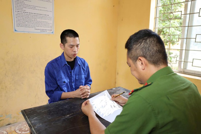 Dùng nhẫn kim cương mỹ ký, mô hình khóa siêu xe... để lừa đầu tư tiền ảo hơn 2.600 tỉ đồng- Ảnh 2. Dùng nhẫn kim cương mỹ ký, mô hình khóa siêu xe... để lừa đầu tư tiền ảo hơn 2.600 tỉ đồng- Ảnh 2.