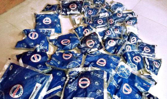 Đột kích 4 địa điểm, cảnh sát triệt phá đường dây buôn bán phụ tùng ô tô giả quy mô lớn, hơn 100.000 linh kiện giả bị thu giữ- Ảnh 1.