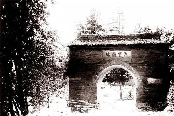 Ảnh hiếm 100 năm trước hé lộ 'hình dáng gốc' của Thiếu Lâm Tự: Sau biến cố bất ngờ đã hồi sinh từ tro tàn- Ảnh 15.