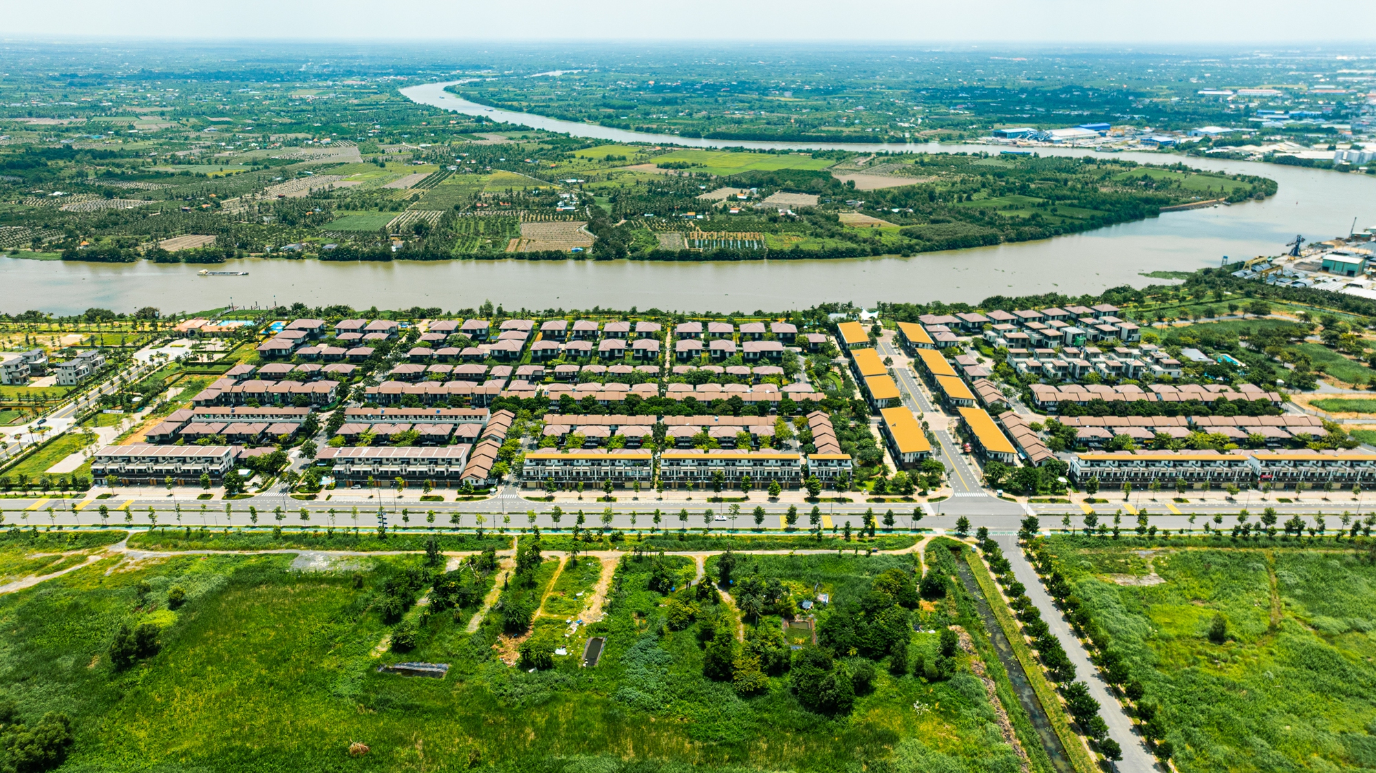 Toàn cảnh đại đô thị lớn nhất của Nam Long: 3 mặt giáp sông, tiện ích đầy đủ nhưng vắng người ở- Ảnh 2.