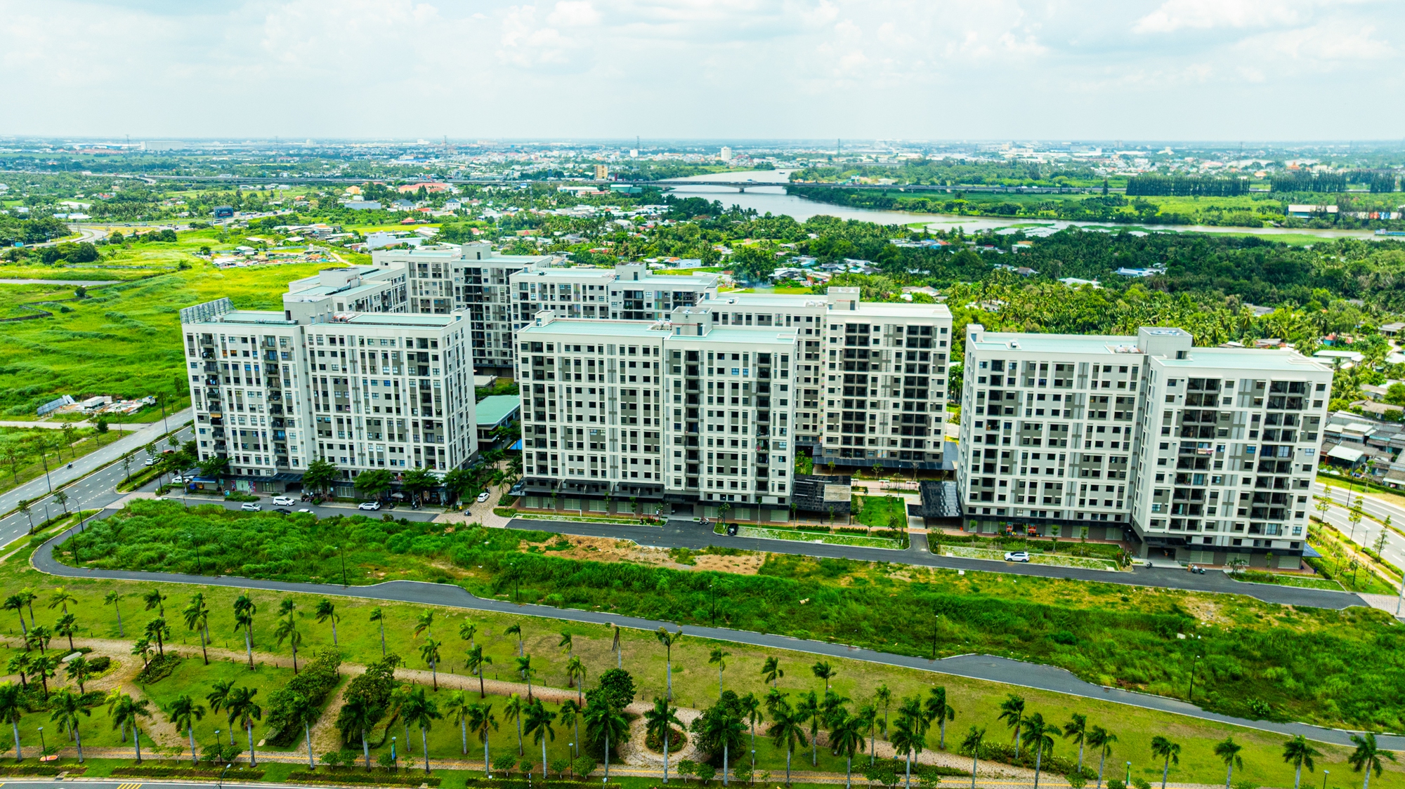 Toàn cảnh đại đô thị lớn nhất của Nam Long: 3 mặt giáp sông, tiện ích đầy đủ nhưng vắng người ở- Ảnh 3.