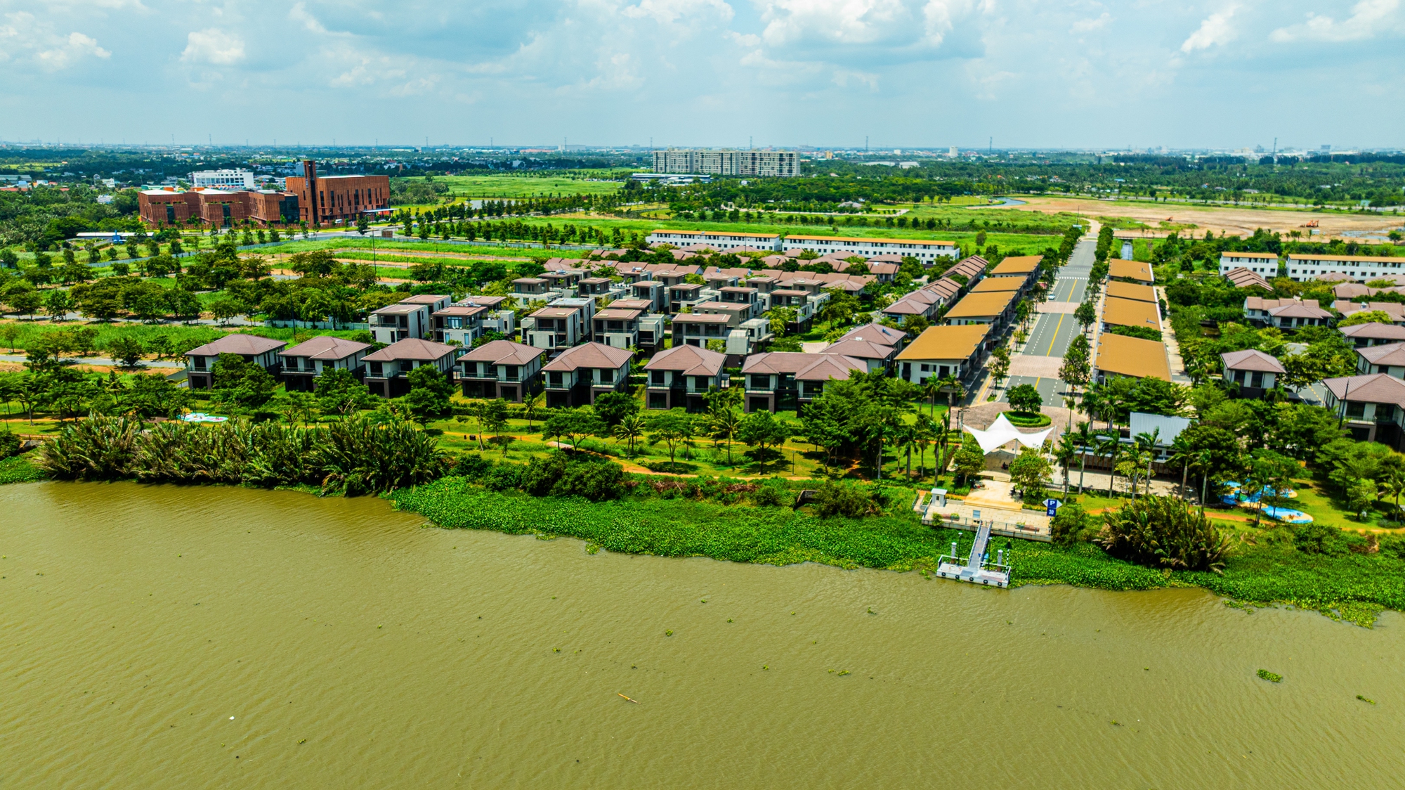 Toàn cảnh đại đô thị lớn nhất của Nam Long: 3 mặt giáp sông, tiện ích đầy đủ nhưng vắng người ở- Ảnh 10.