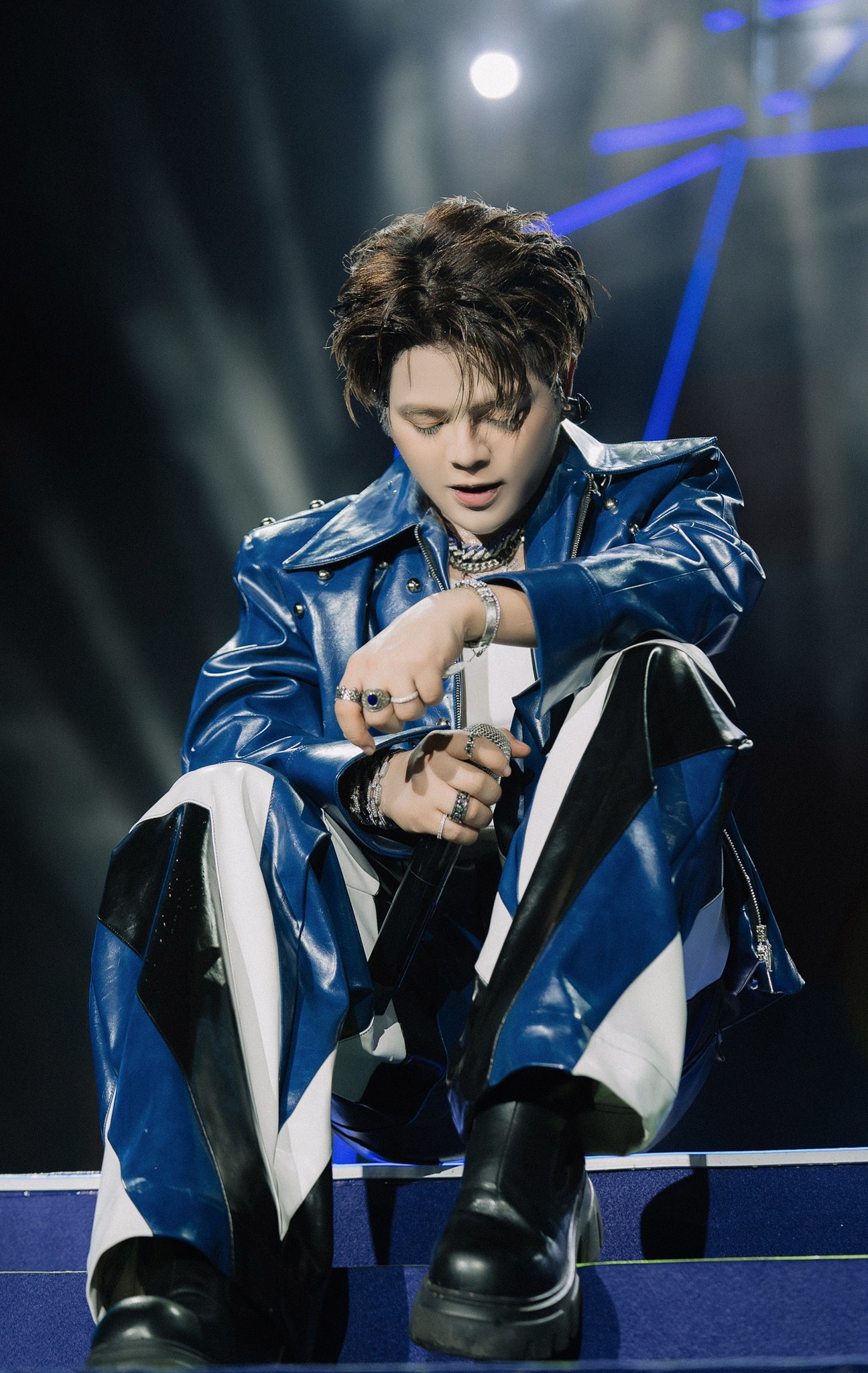 Cậu bé nghèo Thanh Hóa, đẩy xe rác cùng mẹ thành ca sĩ thần tượng đình đám showbiz Việt ở tuổi 24- Ảnh 4.