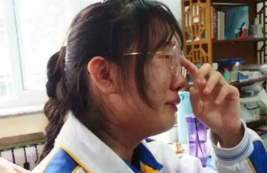 Nữ sinh trường trọng điểm 12 năm học giỏi nhưng thi đại học nộp giấy trắng, nhà trường sửng sốt khi biết nguyên do: “Em cố tình thi trượt”- Ảnh 1.