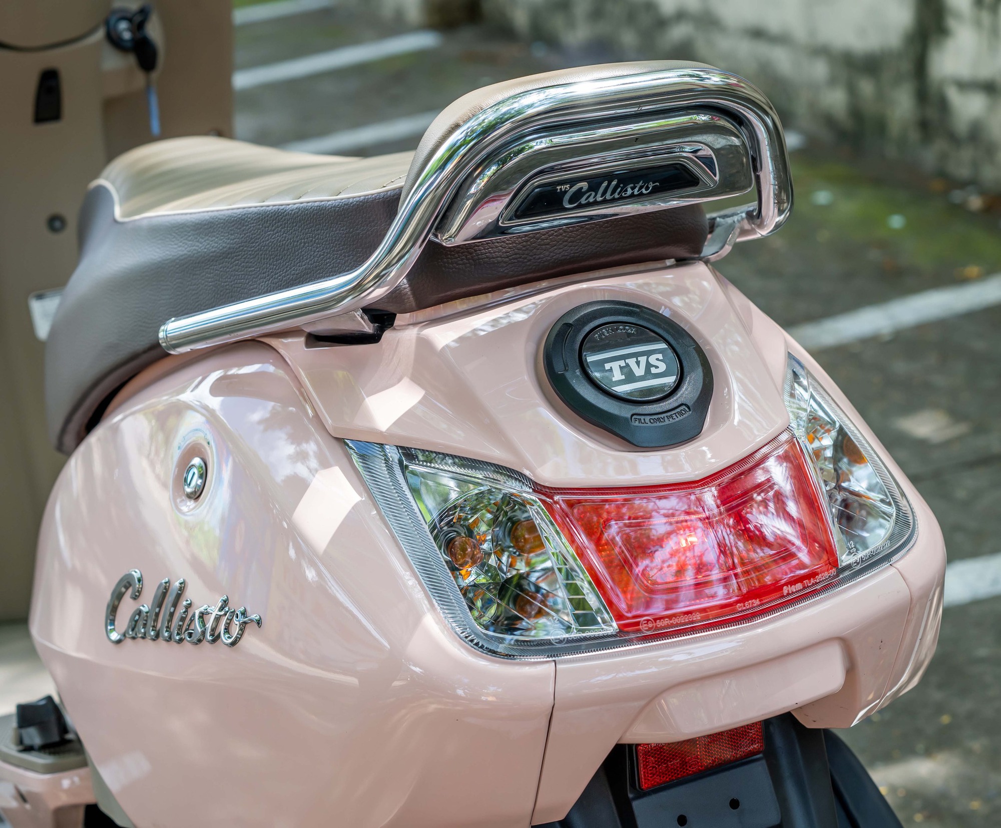 Ở Việt Nam có xe tay ga đang giảm giá mạnh, trang bị không thua kém đối thủ Vision mà rẻ hơn 10 triệu- Ảnh 3. Ở Việt Nam có xe tay ga đang giảm giá mạnh, trang bị không thua kém đối thủ Vision mà rẻ hơn 10 triệu- Ảnh 3.