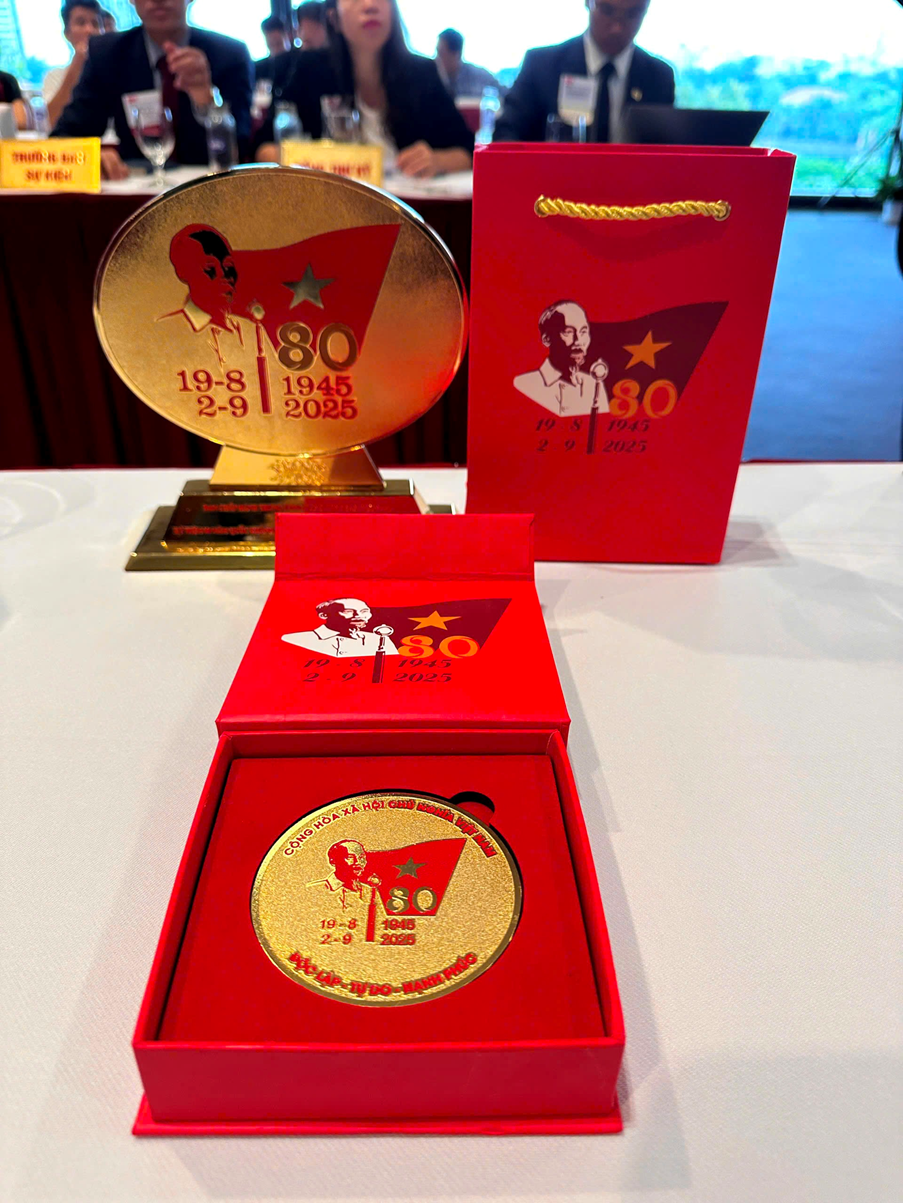 Vinh danh lịch sử với 8000 đồng xu vàng kỷ niệm 80 năm Quốc khánh - Ảnh 3. Vinh danh lịch sử với 8000 đồng xu vàng kỷ niệm 80 năm Quốc khánh - Ảnh 3.