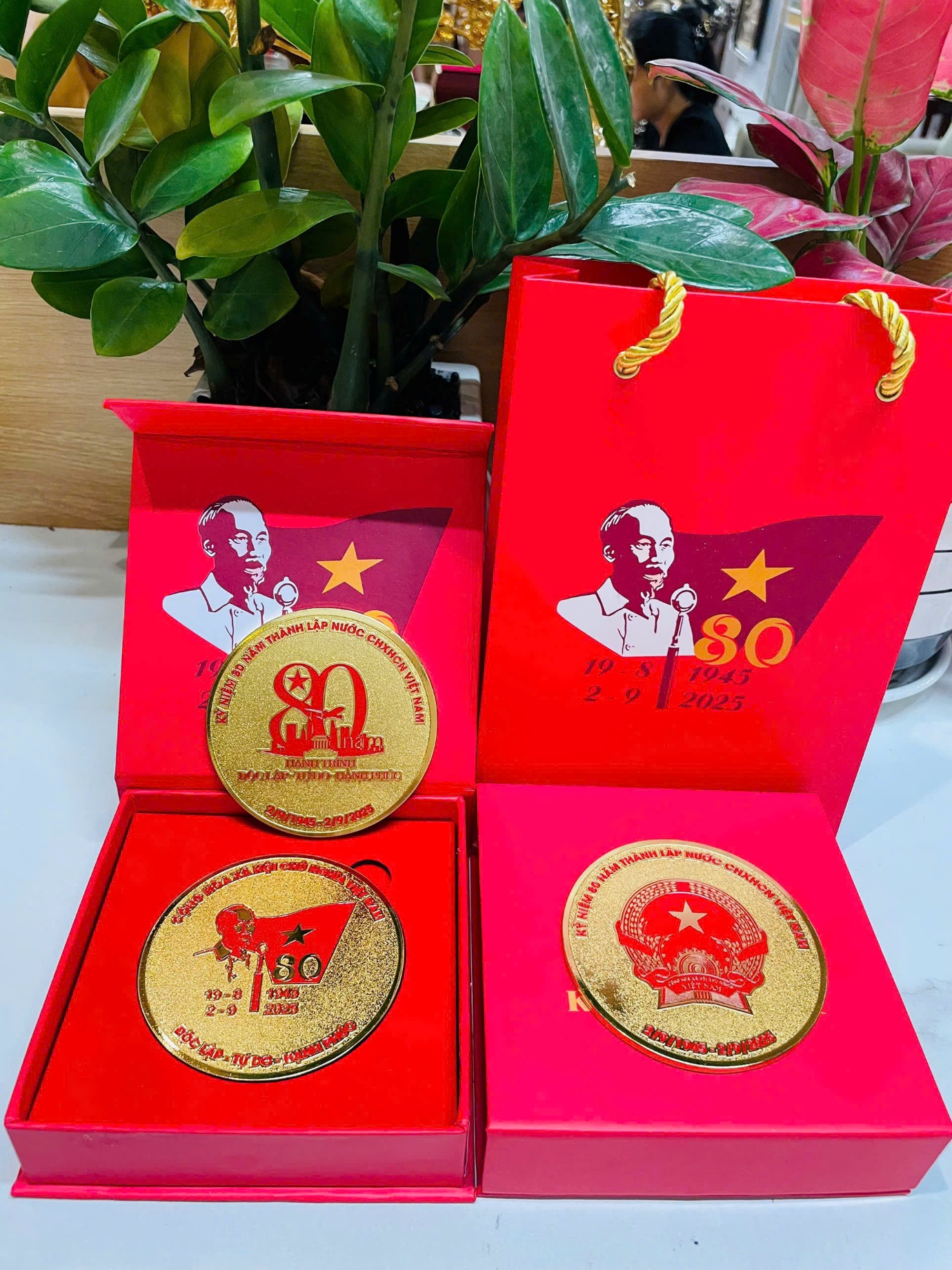 Vinh danh lịch sử với 8000 đồng xu vàng kỷ niệm 80 năm Quốc khánh - Ảnh 4. Vinh danh lịch sử với 8000 đồng xu vàng kỷ niệm 80 năm Quốc khánh - Ảnh 4.