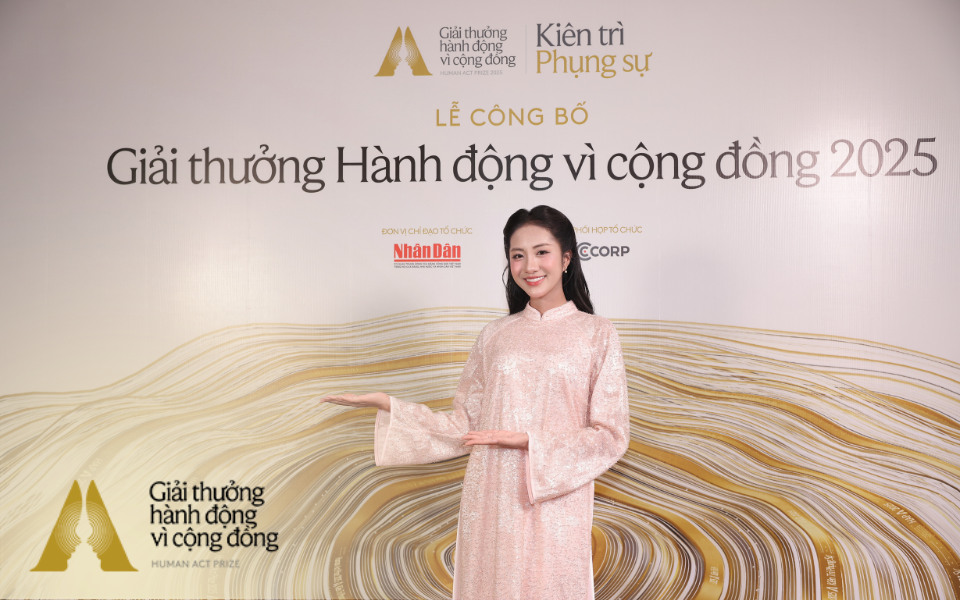 Hoa hậu Hà Trúc Linh rạng rỡ trong tà áo dài tại Human Act Prize 2025, bật mí một kế hoạch đặc biệt sắp tới - Ảnh 3.