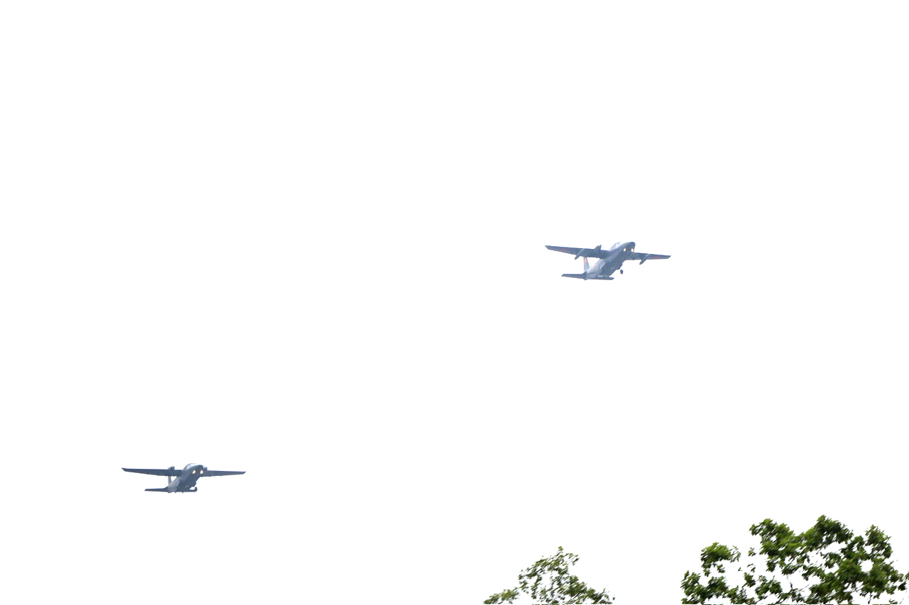 VIDEO: Máy bay tập luyện diễu binh vào Quảng trường Ba Đình- Ảnh 5. VIDEO: Máy bay CASA, trực thăng bay diễn tập trên Quảng trường Ba Đình, chuẩn bị cho A80 - Ảnh 4.