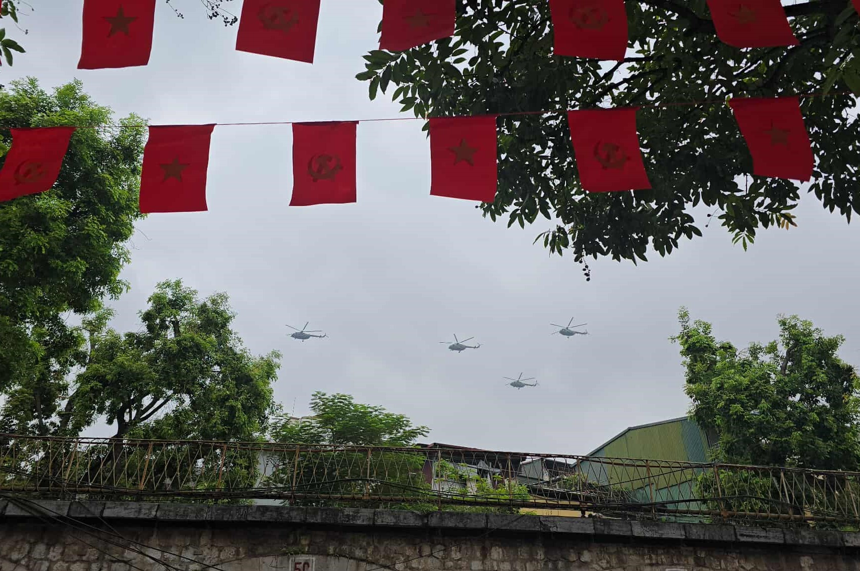 VIDEO: Máy bay CASA, trực thăng bay diễn tập trên Quảng trường Ba Đình, chuẩn bị cho A80 - Ảnh 7.