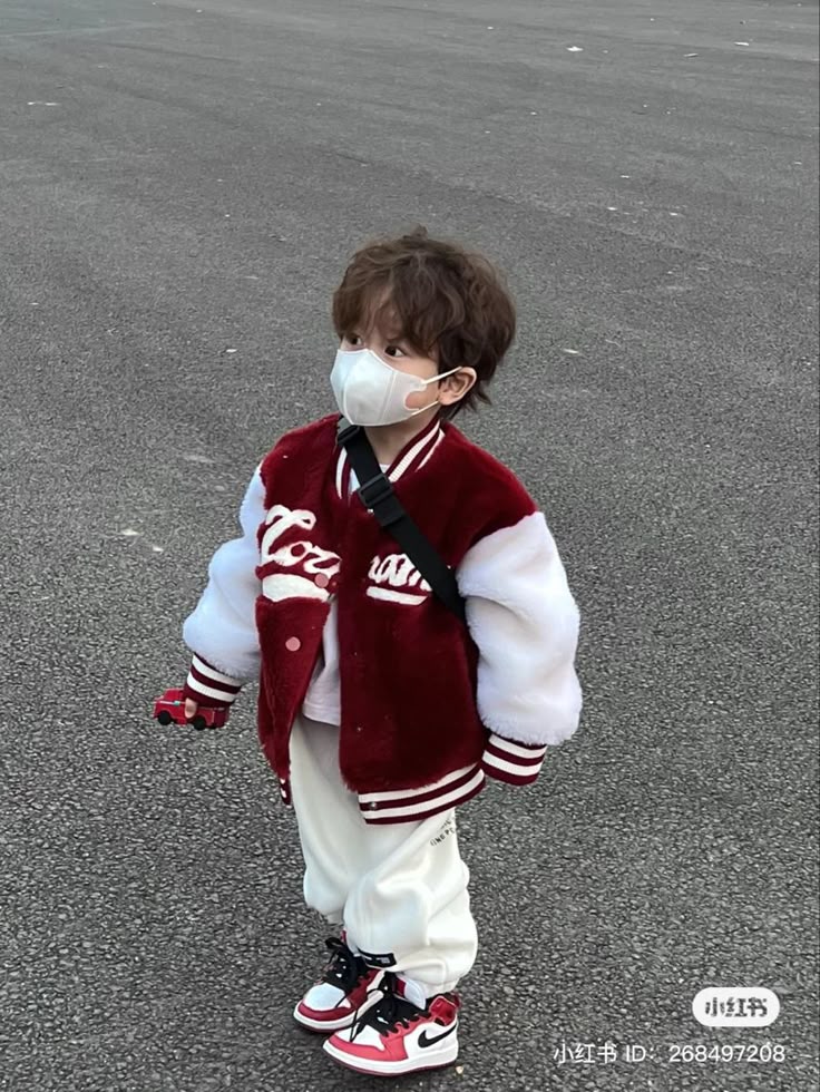 Muốn con lớn lên trở thành người đàn ông bản lĩnh, hãy dạy con quét nhà!- Ảnh 1.