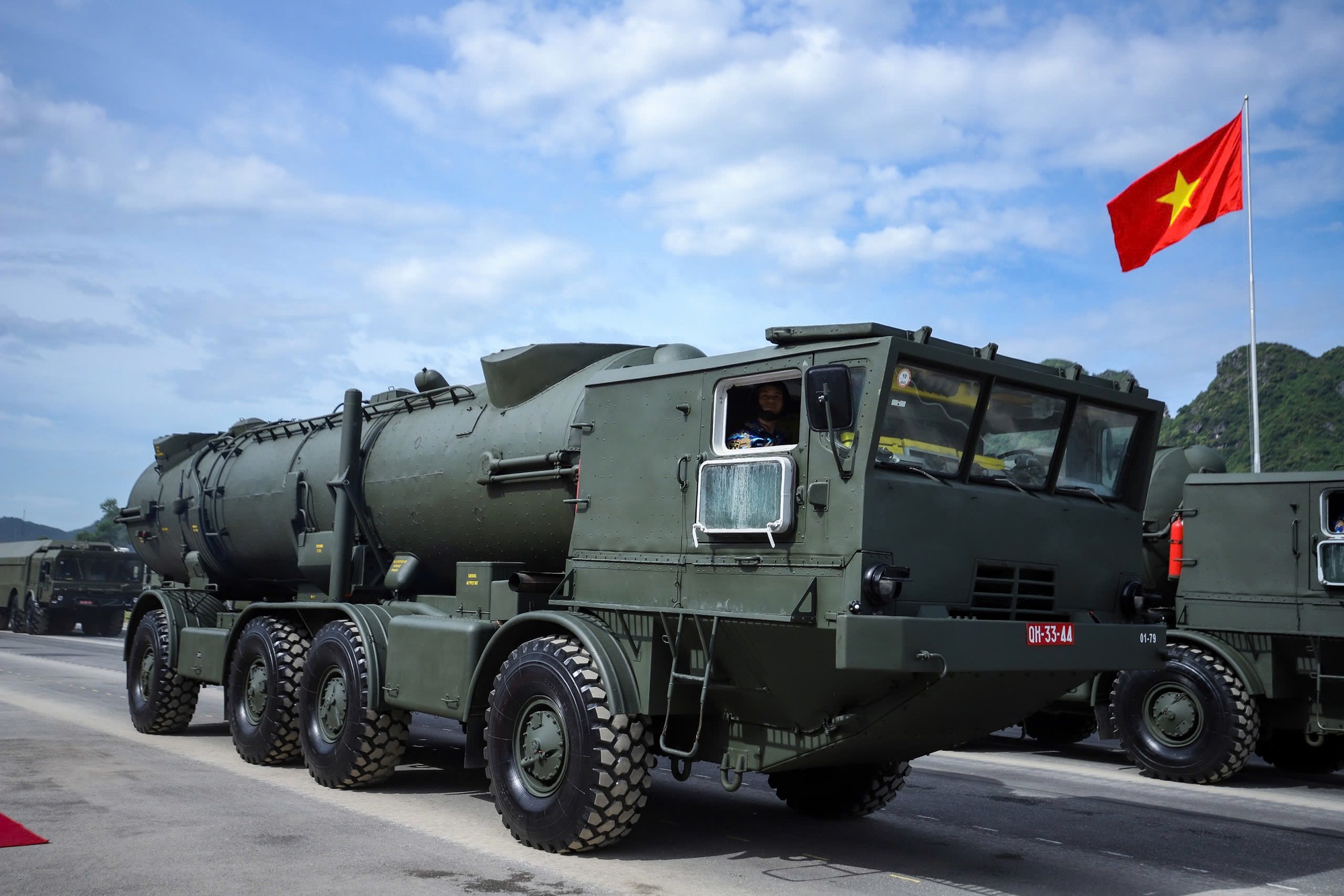 Ngắm xe tăng, tên lửa, UAV hiện đại xuất hiện trong buổi hợp luyện tối 21-8- Ảnh 12. Ngắm xe tăng, tên lửa, UAV hiện đại xuất hiện trong buổi hợp luyện tối 21-8- Ảnh 12.