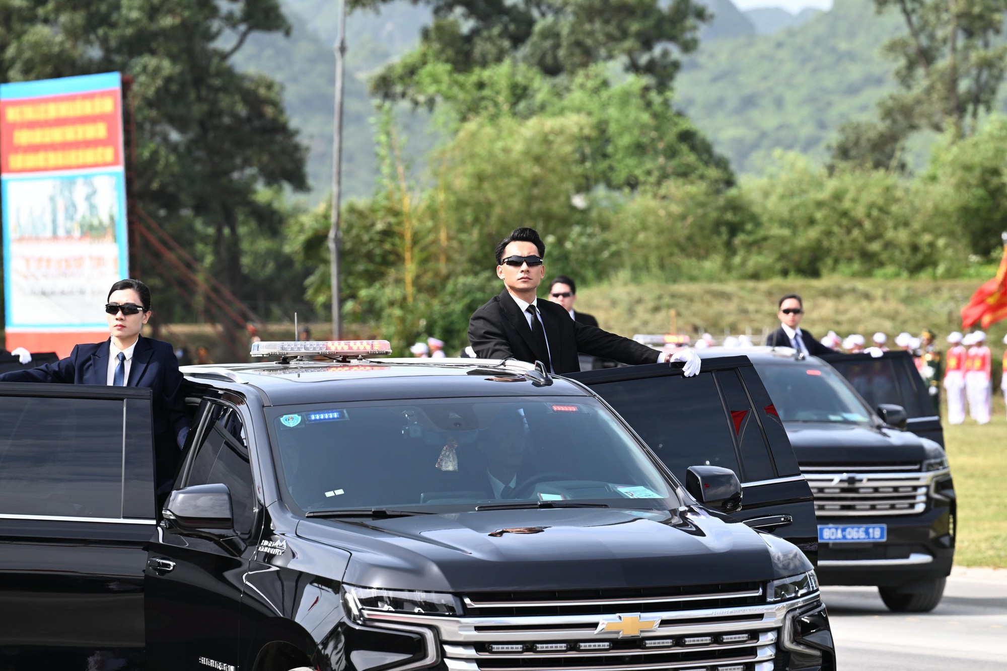 Ngắm xe tăng, tên lửa, UAV hiện đại xuất hiện trong buổi hợp luyện tối 21-8- Ảnh 18. Ngắm xe tăng, tên lửa, UAV hiện đại xuất hiện trong buổi hợp luyện tối 21-8- Ảnh 18.