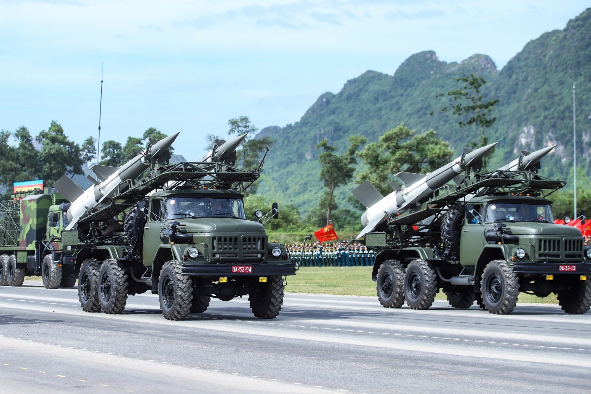 Ngắm xe tăng, tên lửa, UAV hiện đại xuất hiện trong buổi hợp luyện tối 21-8- Ảnh 13. Ngắm xe tăng, tên lửa, UAV hiện đại xuất hiện trong buổi hợp luyện tối 21-8- Ảnh 13.