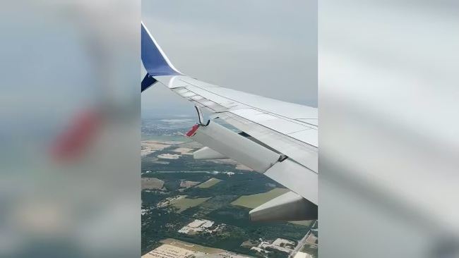 Mỹ: Máy bay Boeing 737 gãy một phần cánh khi đang bay ở độ cao 12.000 m- Ảnh 1. Mỹ: Máy bay Boeing 737 gãy một phần cánh khi đang bay ở độ cao 12.000 m- Ảnh 1.