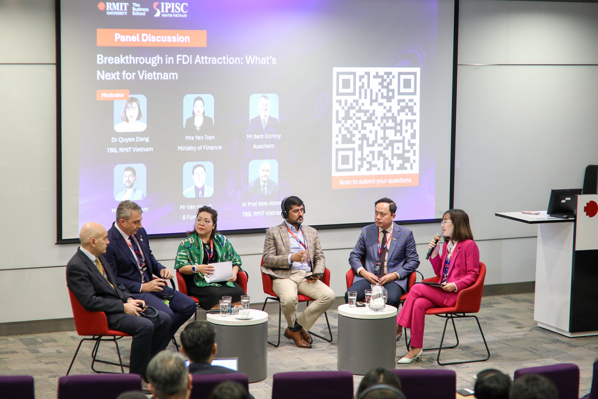 Giáo sư Robert McClelland, Trưởng khoa Kinh doanh RMIT Việt Nam: "Câu chuyện FDI của Việt Nam thực sự mang tính đột phá" - Ảnh 1.