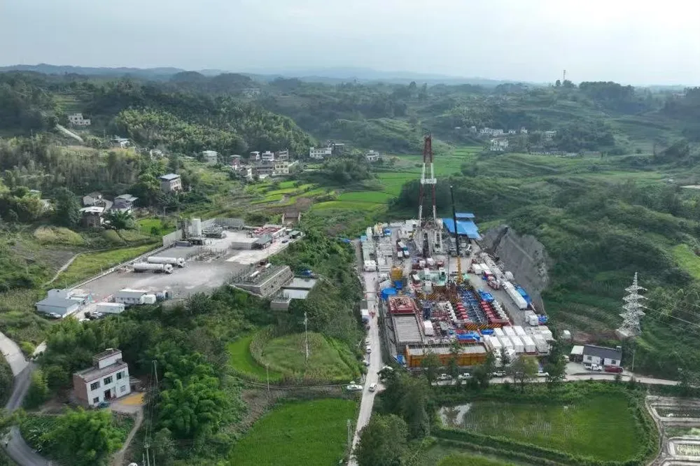 Còi báo động vang lên, dự án khoan sâu 3.300m dừng thi công khẩn cấp, kho báu chứa hàng trăm tỷ m3 'vàng trắng' lộ diện nhờ công nghệ cao - Ảnh 2.