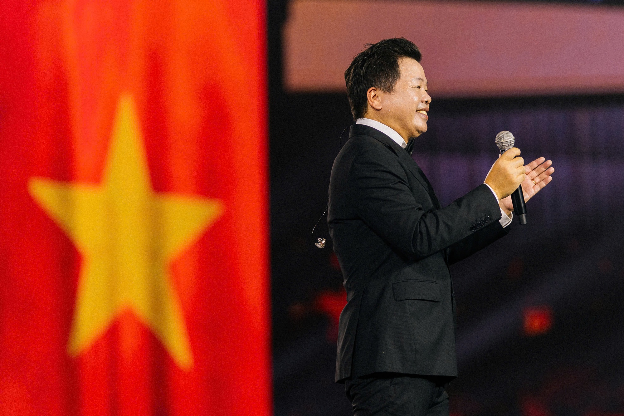 NSƯT Đăng Dương: 30 năm và hành trình kiên trì phụng sự, lan tỏa tình yêu nước qua âm nhạc - Ảnh 5.