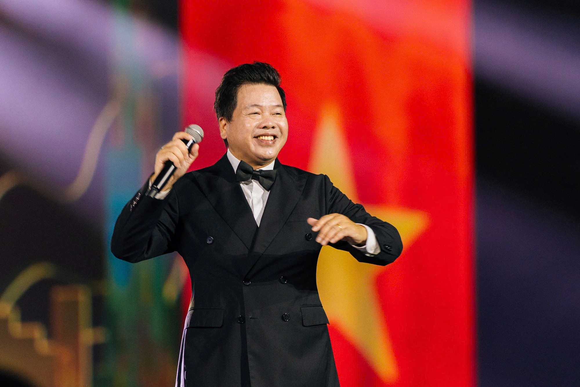 NSƯT Đăng Dương: 30 năm và hành trình kiên trì phụng sự, lan tỏa tình yêu nước qua âm nhạc - Ảnh 2.