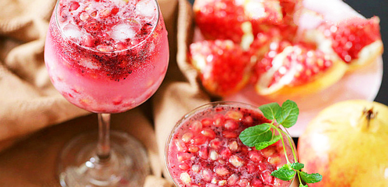 Thức uống màu đỏ loẹt tốt gấp 4 lần trà xanh: Dùng đều làm trắng da, là kem chống nắng tự nhiên, chống tia cực tím, giảm nhăn- Ảnh 1.