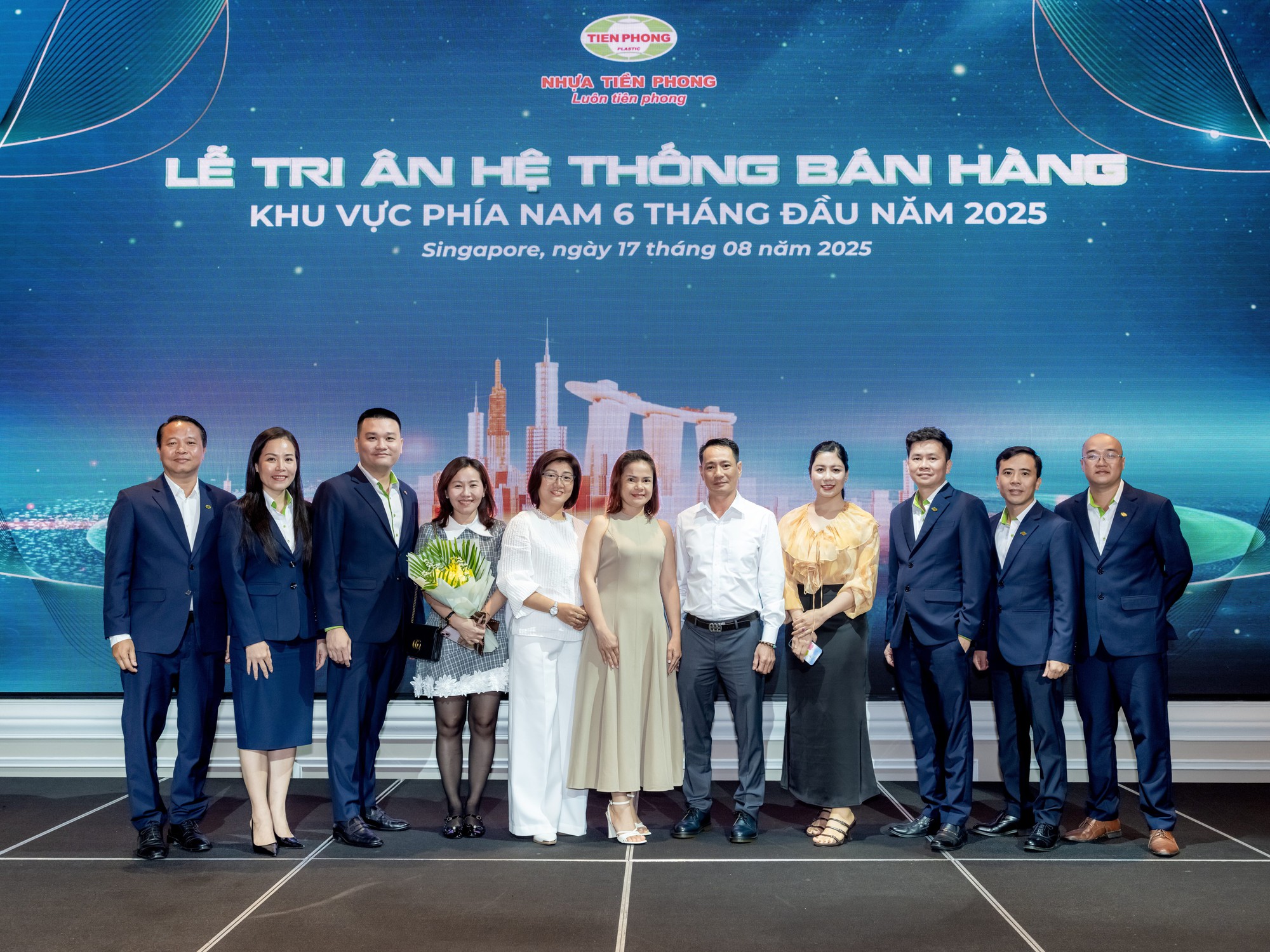 Top các nhà phân phối đạt giải tại lễ tri ân Tiền Phong Nam 2025 - Ảnh 2. Top các nhà phân phối đạt giải tại lễ tri ân Tiền Phong Nam 2025 - Ảnh 2.