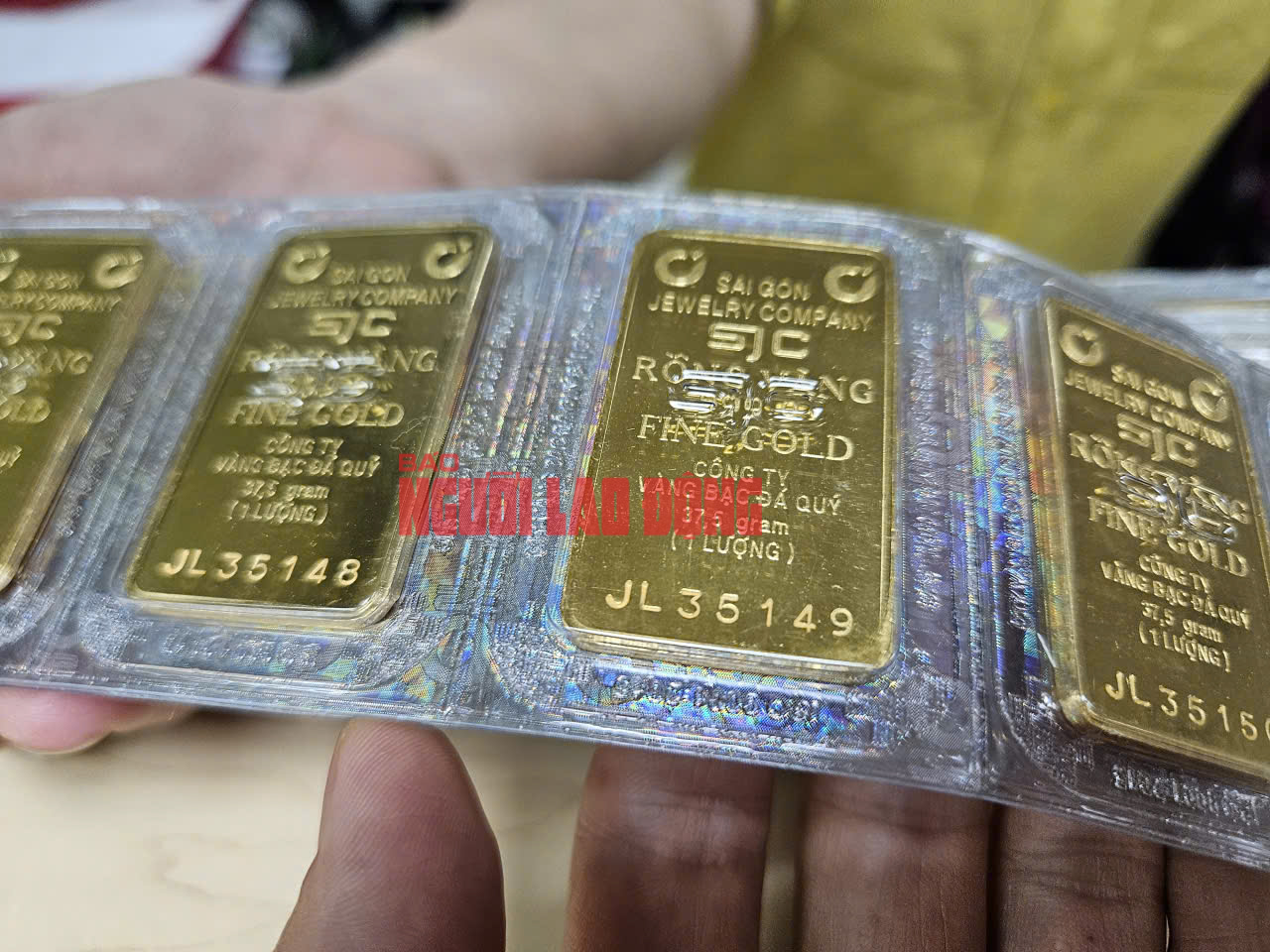 Giá vàng miếng SJC tăng lên mức khó tin, cách dự báo 130 triệu đồng không còn xa- Ảnh 2.