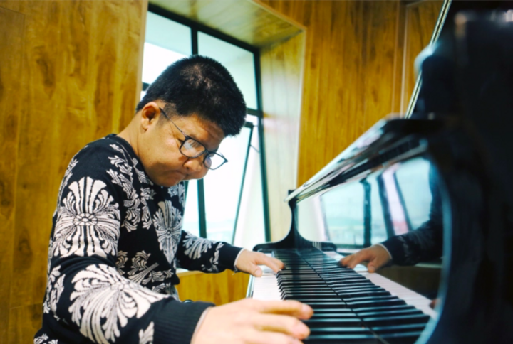 Con trai nam diễn viên Việt mắc hội chứng hiếm gặp: Các ngón bị dính vào nhau, phải bán nhà để trả viện phí- Ảnh 5. Con trai nam diễn viên Việt mắc hội chứng hiếm gặp: Các ngón bị dính vào nhau, phải bán nhà để trả viện phí- Ảnh 5.