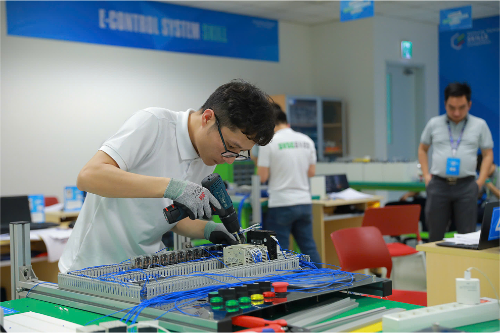 Chủ tịch Samsung Đông Nam Á & Châu Đại Dương khẳng định cam kết nhằm tạo ra “AI bền vững và có đạo đức” trước thềm BCA 2025- Ảnh 15. Chủ tịch Samsung Đông Nam Á & Châu Đại Dương khẳng định cam kết nhằm tạo ra “AI bền vững và có đạo đức” trước thềm BCA 2025- Ảnh 15.