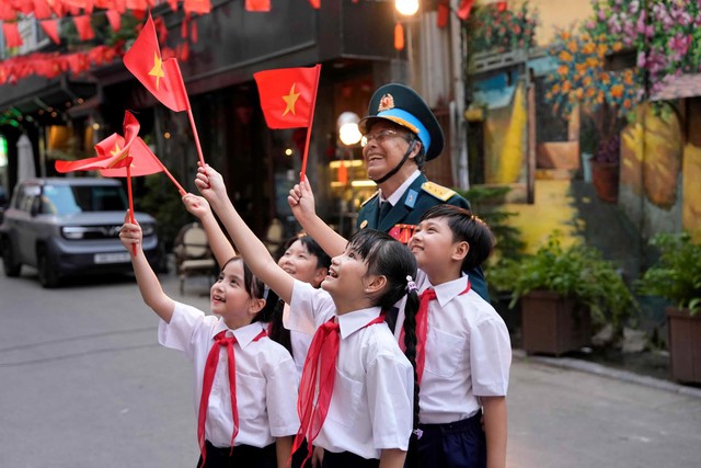 MV ‘Việt Nam - Tự hào tiếp bước tương lai’ lọt top đầu loạt bảng xếp hạng: Nhờ đâu?- Ảnh 3.