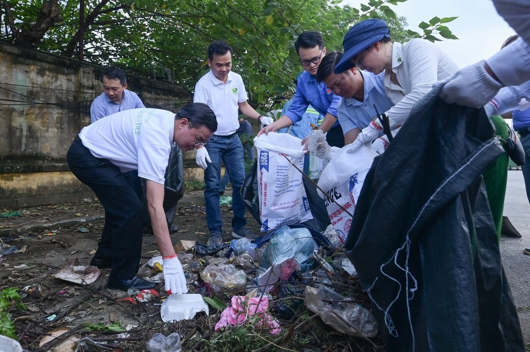 Phát động toàn dân thu gom rác, đổi rác lấy quà- Ảnh 3.