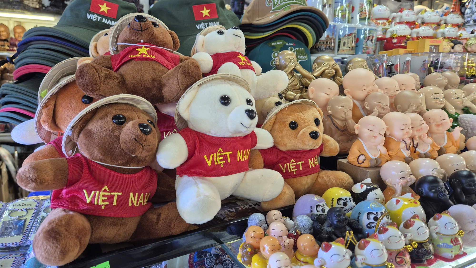 Rộn ràng thị trường thời trang, phụ kiện chào Quốc khánh- Ảnh 4. Rộn ràng thị trường thời trang, phụ kiện chào Quốc khánh- Ảnh 4.