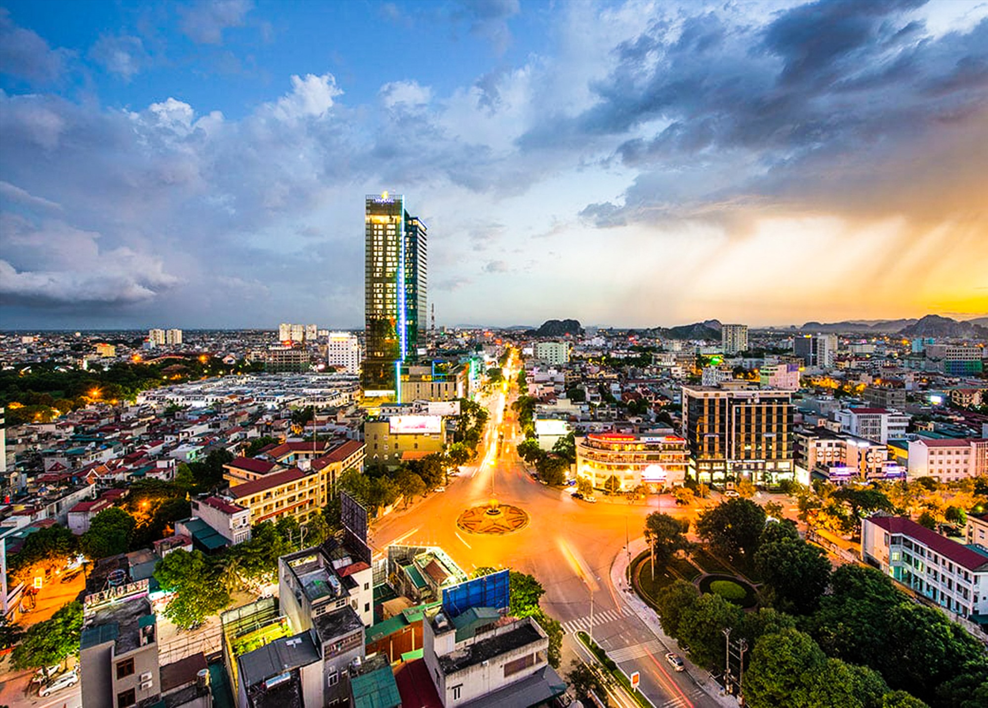 1 năm nước rút, Thanh Hóa dồn lực giải phóng mặt bằng hơn 2.100 hộ dân để triển khai dự án lớn bậc nhất cả nước, dài 1.500 km kết nối 3 miền- Ảnh 1.