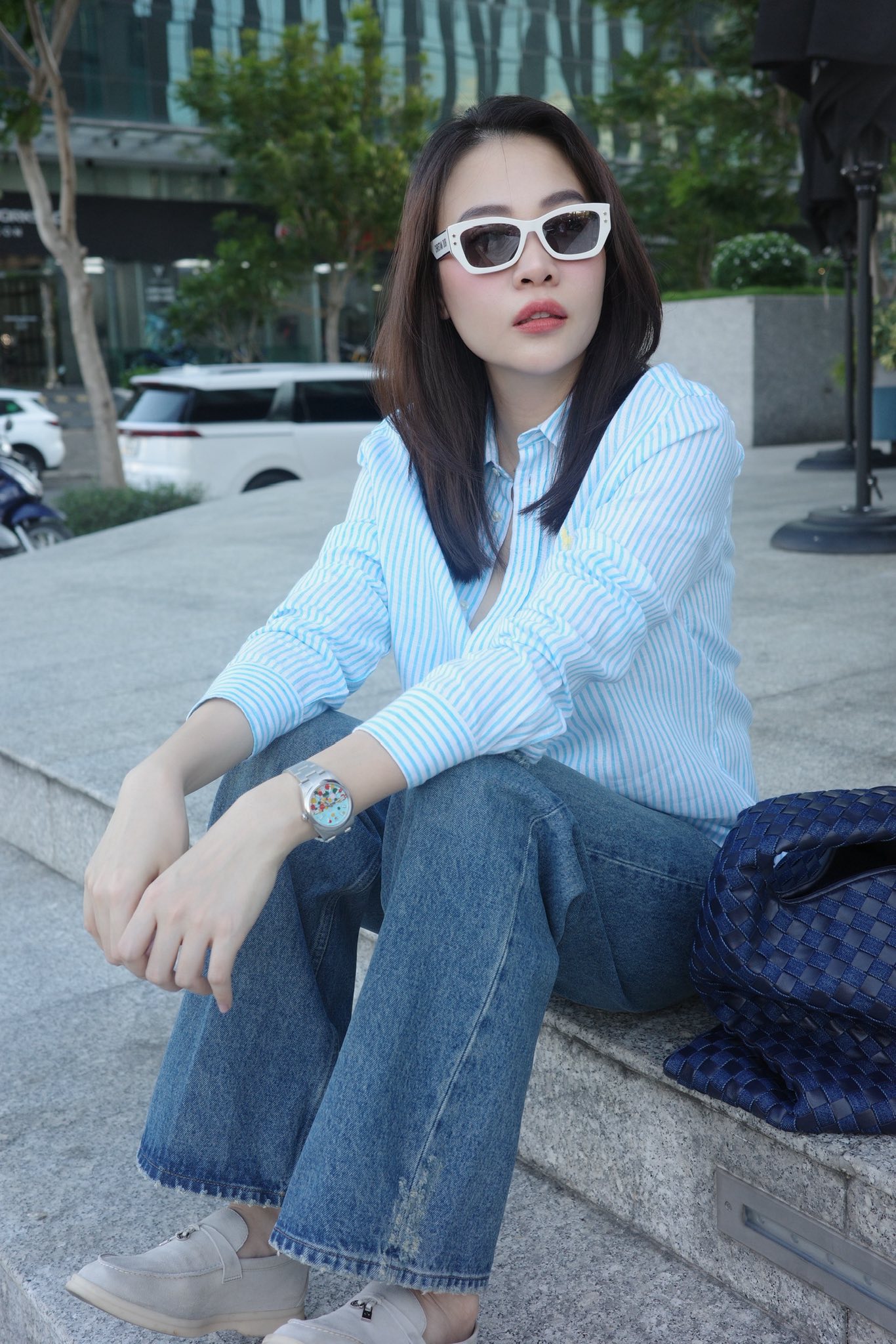 Cả nhà Cường Đô La chuộng áo của giới thượng lưu: Logo bé xíu mà mặc lên sang cỡ này- Ảnh 5. Cả nhà Cường Đô La chuộng áo của giới thượng lưu: Logo bé xíu mà mặc lên sang cỡ này- Ảnh 5.