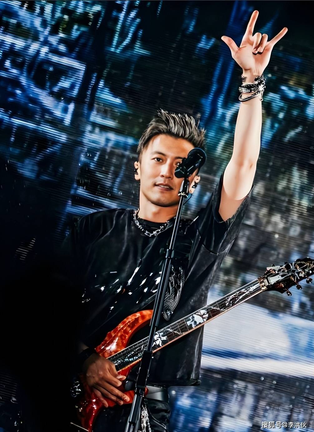 Ai là người khiến Tạ Đình Phong còng lưng gánh thay khoản nợ 56.000 tỷ?- Ảnh 1.