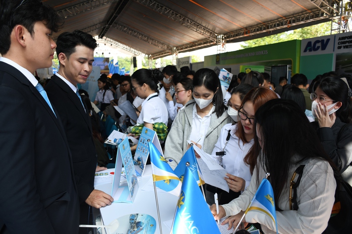Gần 10.000 người dự ngày hội việc làm sân bay Long Thành- Ảnh 7.