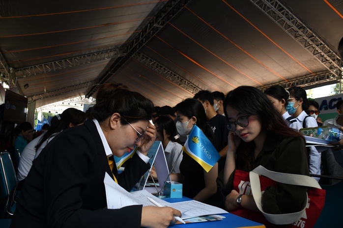Gần 10.000 người dự ngày hội việc làm sân bay Long Thành- Ảnh 8.