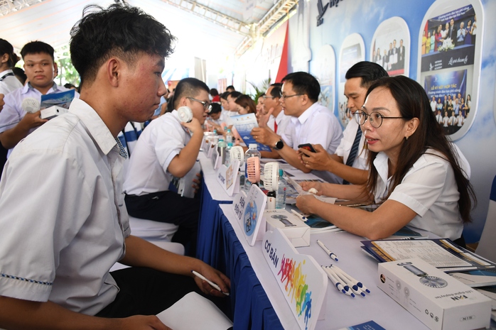 Gần 10.000 người dự ngày hội việc làm sân bay Long Thành- Ảnh 6.