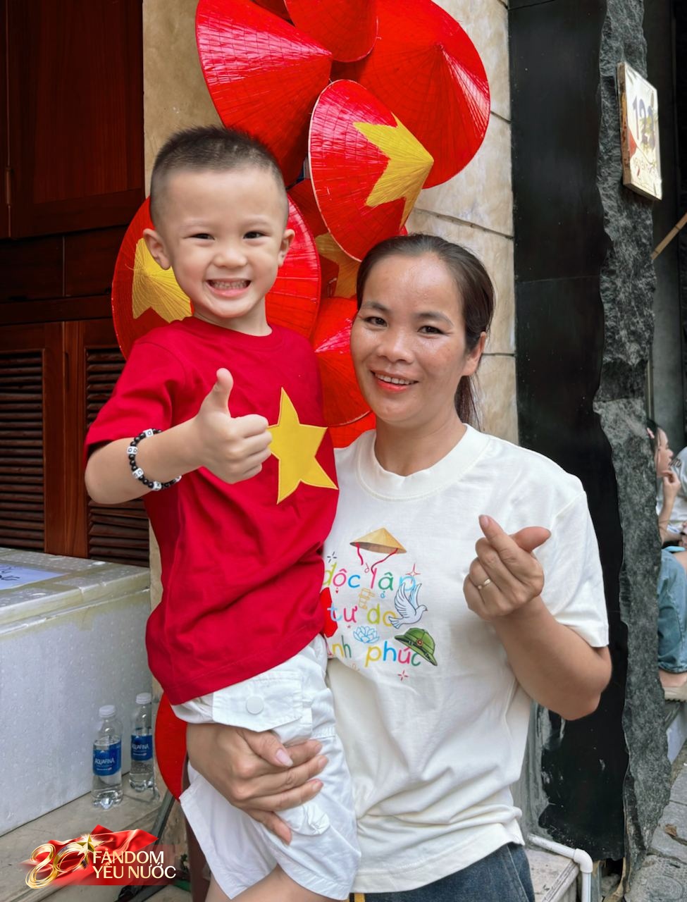 Quý tử nhà Duy Mạnh hot nhất phố Nguyễn Thái Học, được người dân đi xem tổng hợp luyện A80 thi nhau xin chụp ảnh- Ảnh 1. Quý tử nhà Duy Mạnh hot nhất phố Nguyễn Thái Học, được người dân đi xem tổng hợp luyện A80 thi nhau xin chụp ảnh- Ảnh 1.