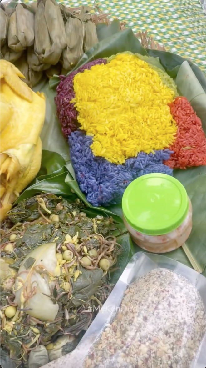 Chủ nhân mâm xôi gà xem diễu binh đang hot nhất MXH: Đi từ 3h30, mang toàn đặc sản quê nhà đến Hà Nội- Ảnh 2.