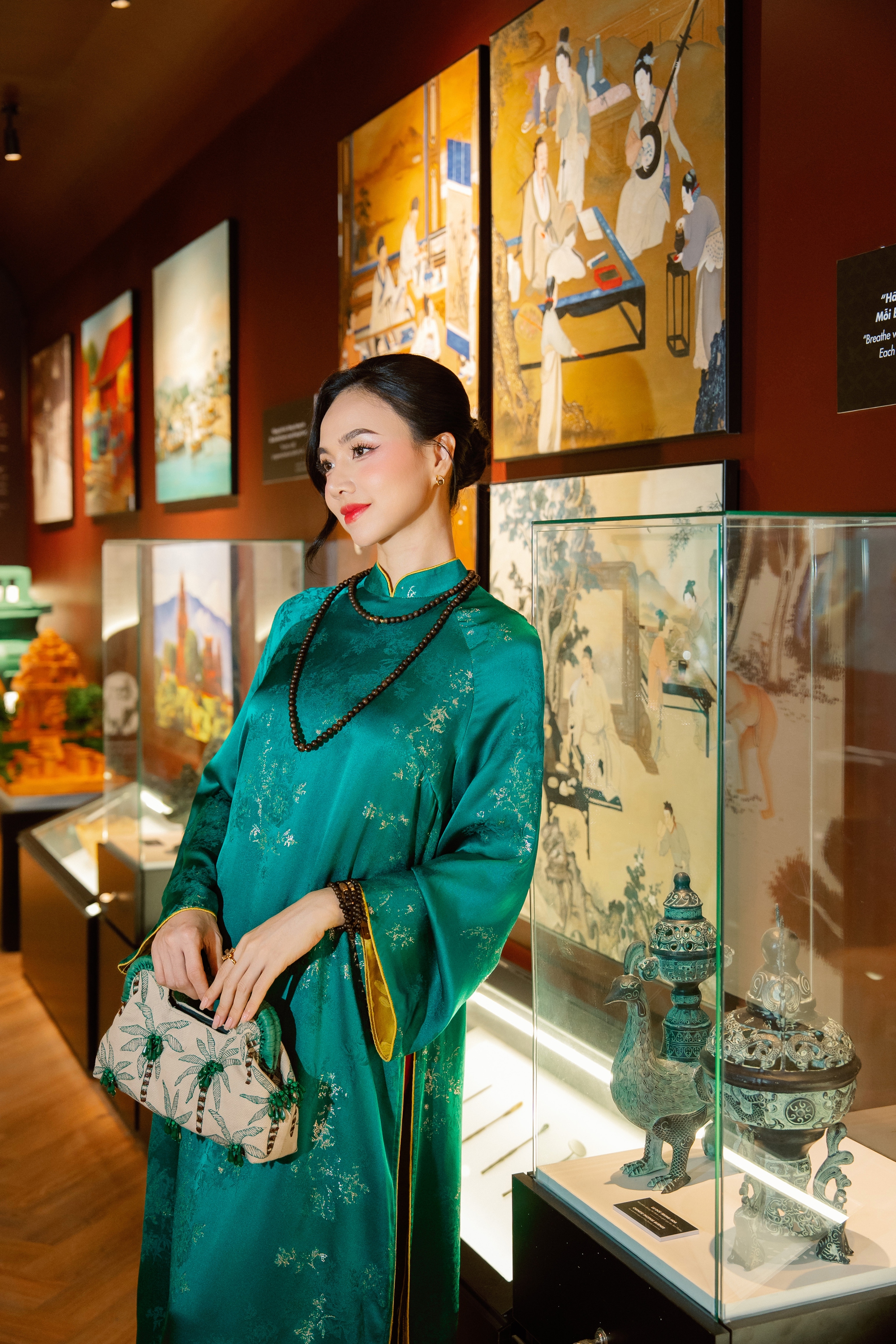 Thiên Mộc Hương & Đinh Ngọc Diệp: Mở khóa nội lực bằng di sản trầm Việt - Ảnh 3. Thiên Mộc Hương & Đinh Ngọc Diệp: Mở khóa nội lực bằng di sản trầm Việt - Ảnh 3.