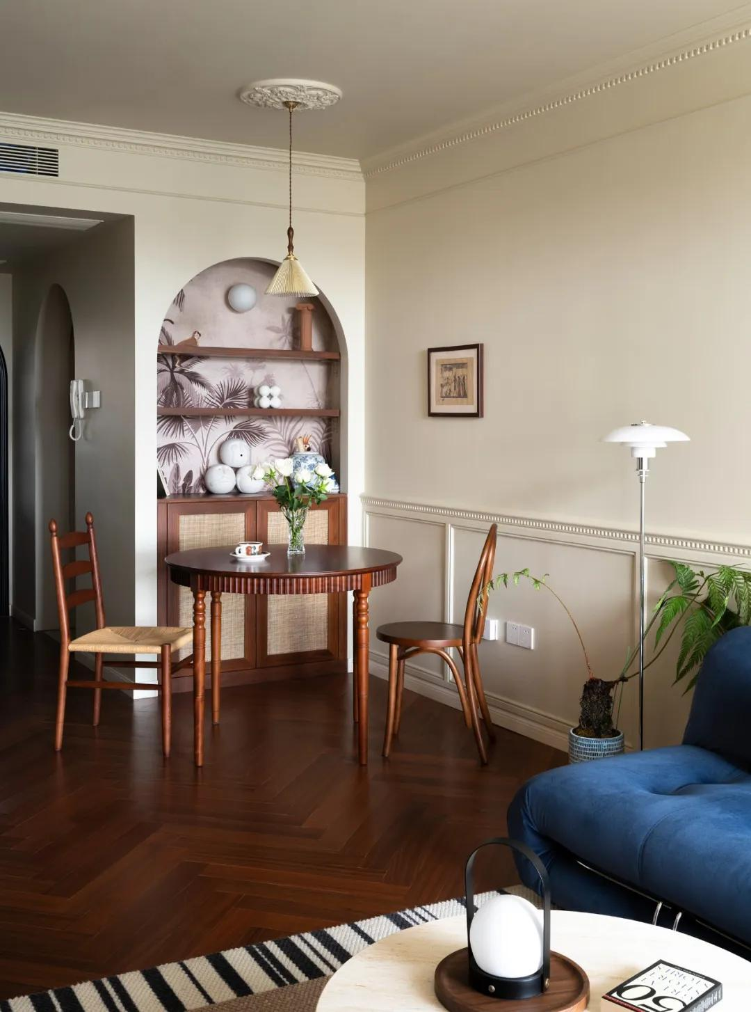 Ngôi nhà 100m² của cặp vợ chồng trung niên: Chi hơn 2 tỷ đồng biến căn hộ cũ thành “Thành phố hoa” ngay trong nhà- Ảnh 6. Ngôi nhà 100m² của cặp vợ chồng trung niên: Chi hơn 2 tỷ đồng biến căn hộ cũ thành “Thành phố hoa” ngay trong nhà- Ảnh 6.