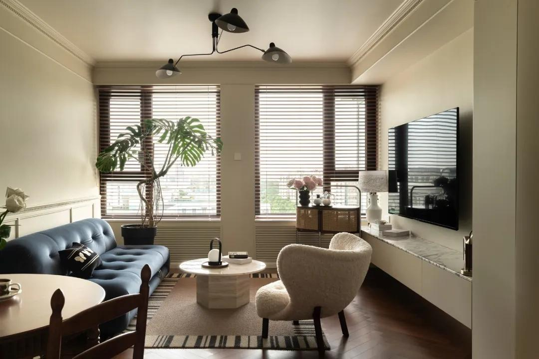 Ngôi nhà 100m² của cặp vợ chồng trung niên: Chi hơn 2 tỷ đồng biến căn hộ cũ thành “Thành phố hoa” ngay trong nhà- Ảnh 4. Ngôi nhà 100m² của cặp vợ chồng trung niên: Chi hơn 2 tỷ đồng biến căn hộ cũ thành “Thành phố hoa” ngay trong nhà- Ảnh 4.