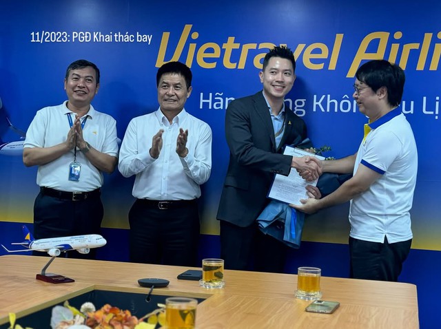 Giám đốc khai thác bay của Vietravel Airlines làm rõ lộ trình từ sinh viên Ngoại thương lên 
