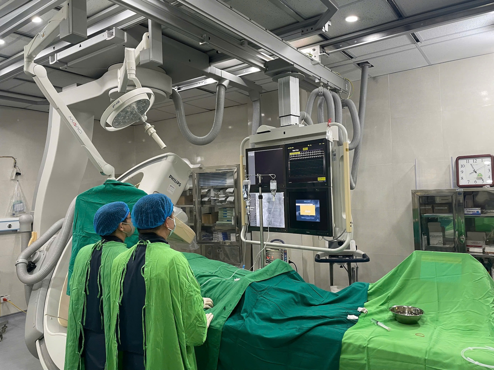 Người đàn ông 45 tuổi bất ngờ ngã quỵ, ngất bên vệ đường sau khi chơi thể thao