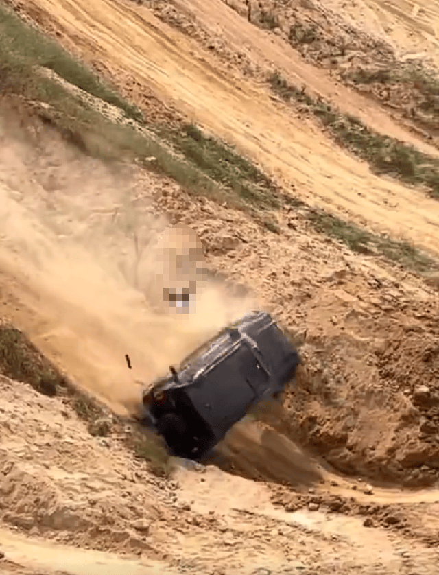 KOL 500 nghìn người theo dõi tử vong vì tai nạn trên sa mạc- Ảnh 1. KOL 500 nghìn người theo dõi tử vong vì tai nạn trên sa mạc- Ảnh 1.