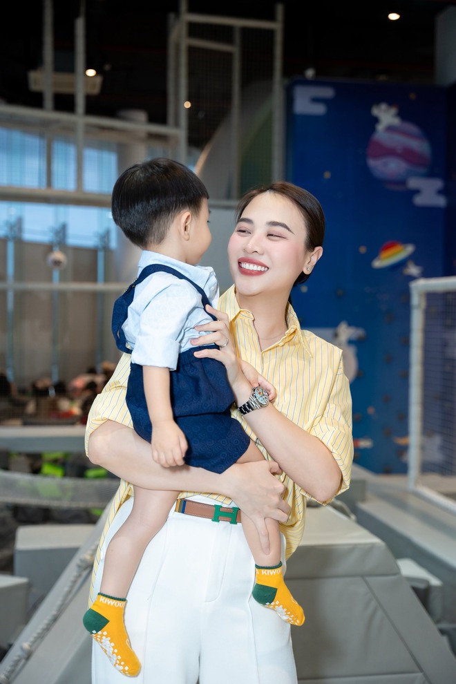 Nghe cách Đàm Thu Trang giảng giải sau khi con khóc lóc ăn vạ: Dân mạng khen Cường Đô La đã cưới đúng người- Ảnh 2.